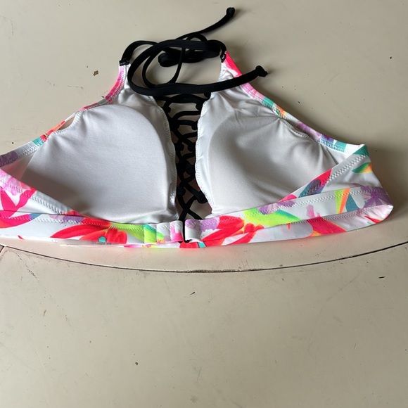 🥮💧Victoria's Secret Floral Bikini Top - Pink and Black - Picture 2 of 3